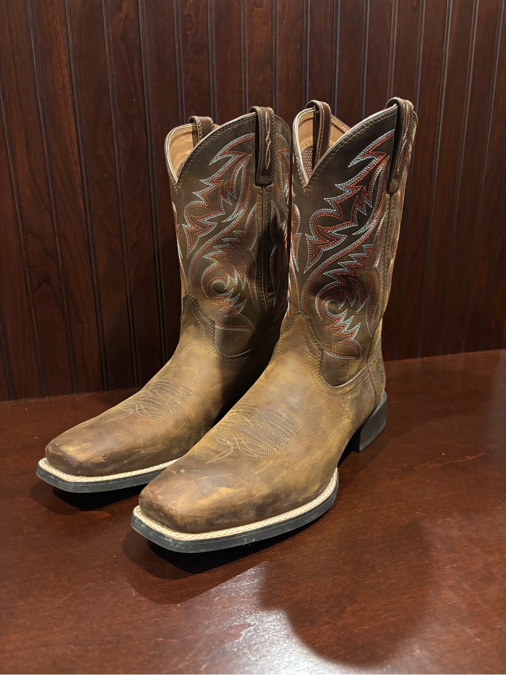 Men's Ariat Brown Leather Western Boots - Classic Cowboy Style